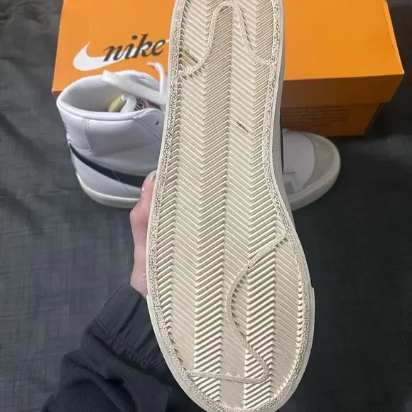 Nike Blazer Mid 77 M 8.5/W 10 - Picture 2 of 5